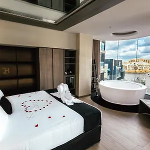 Hugo's Boutique - Adults Only **** San Ġiljan
